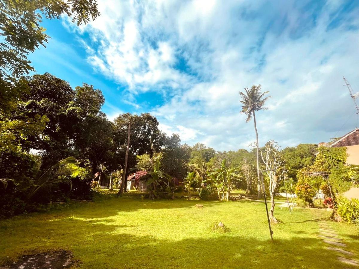 Apit Lawang Villas & Resto Batununggul Exterior foto